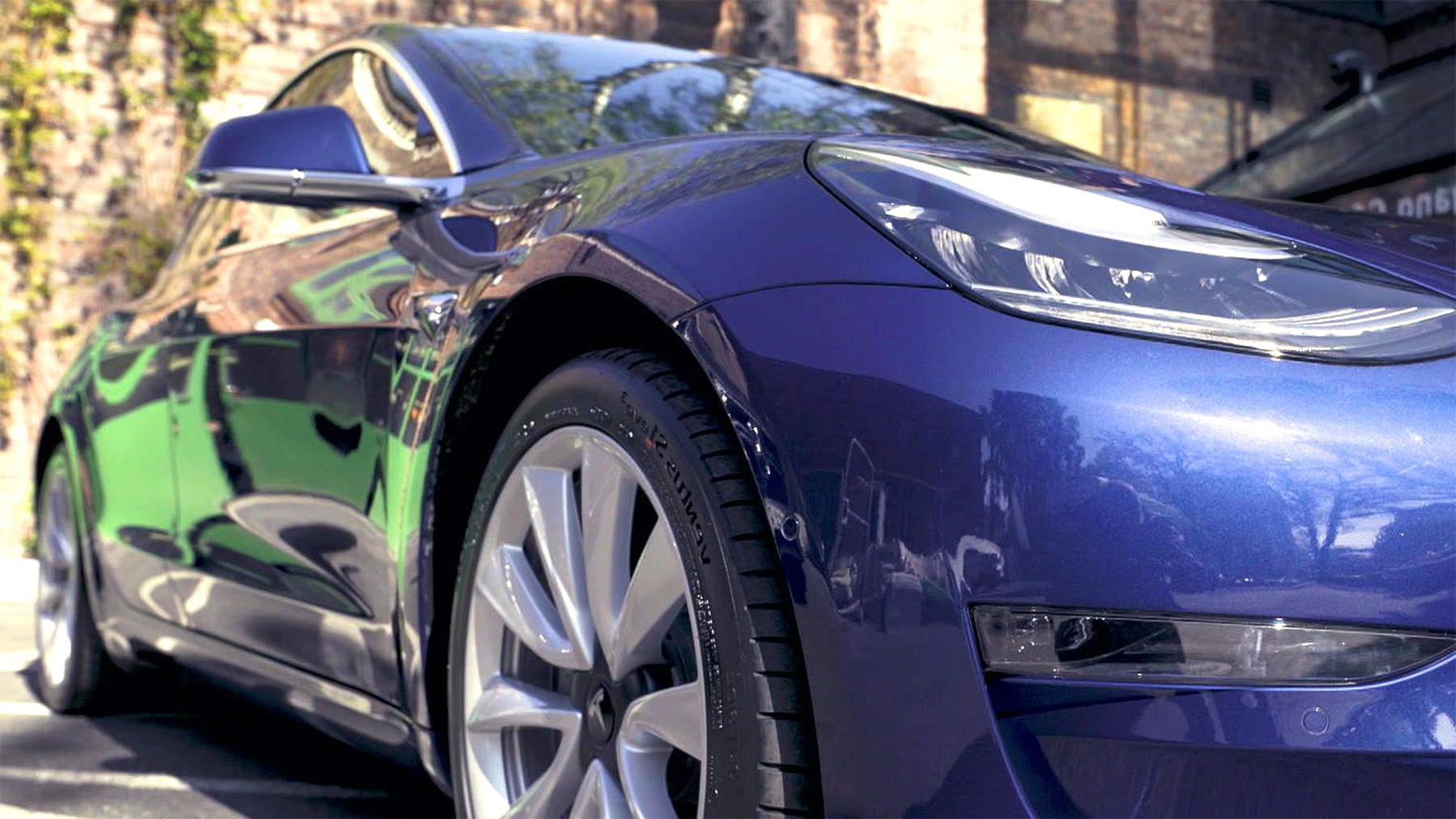 Thema heute u.a.: Fahrbericht Mercedes EQC vs. Tesla