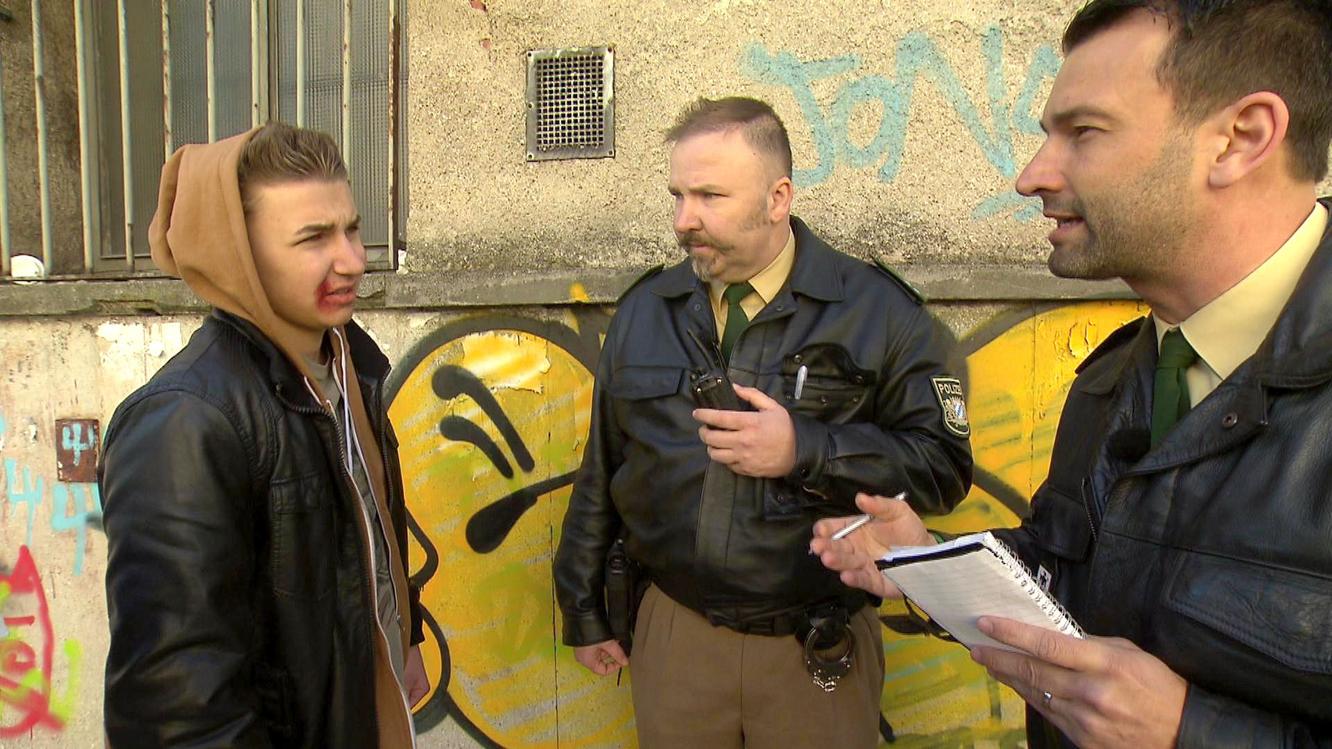 Folge 12 vom 12.03.2021 | Die Straßencops - Jugend im Visier | Staffel 5 | RTL+