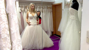 Eine Braut und 30 Kleider