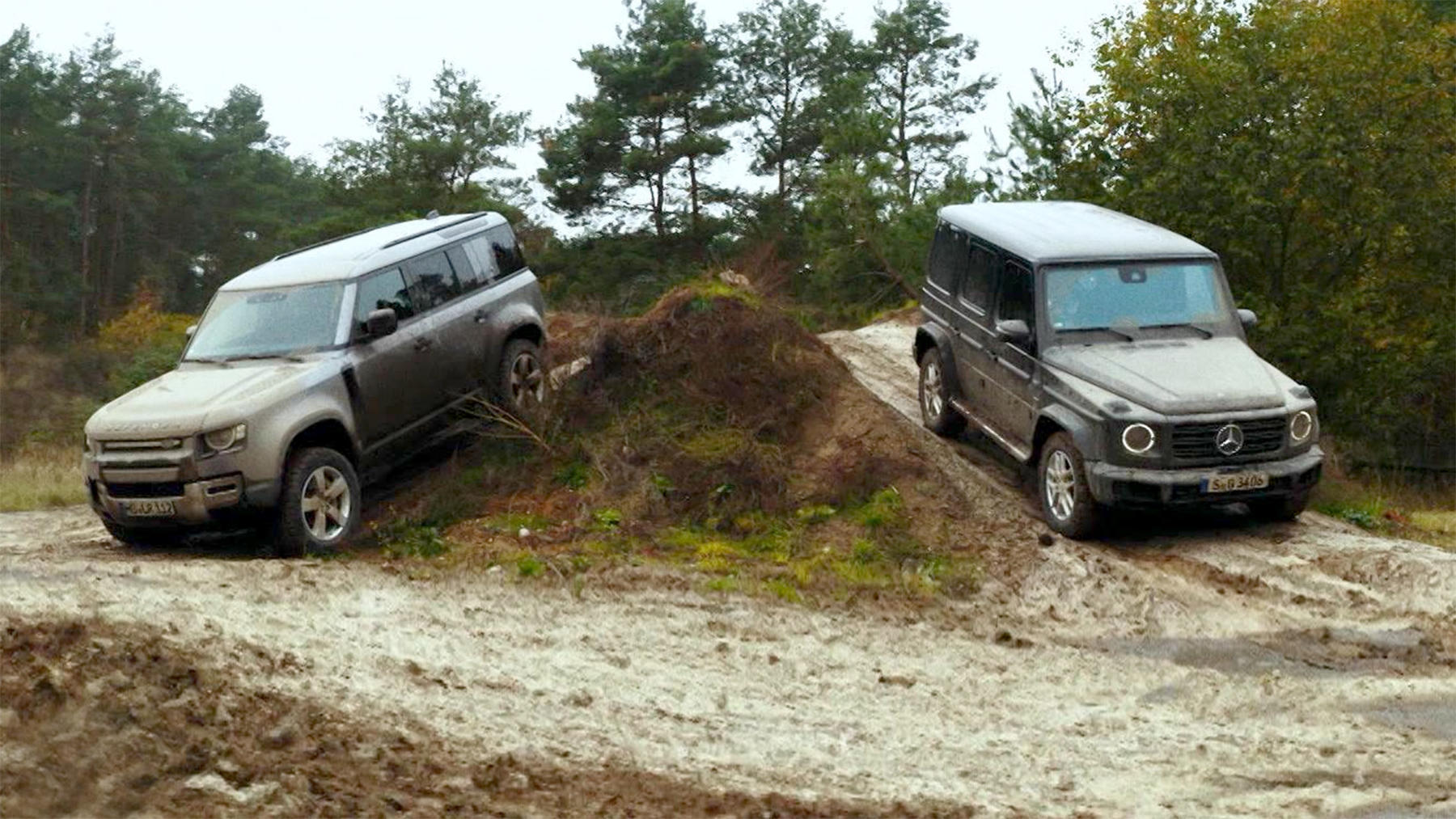 Thema u.a.: Offroad-Test Rover Defender vs. Mercedes G-Klasse