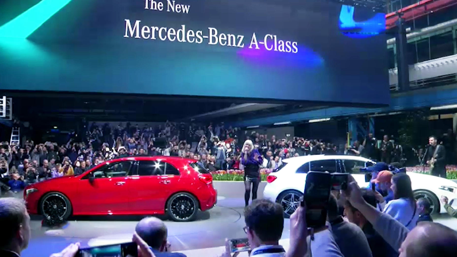 Thema u.a.: Weltpremiere der Mercedes A-Klasse