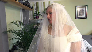 39-jährige Singlemutter sucht Bräutigam für die eigene Hochzeit