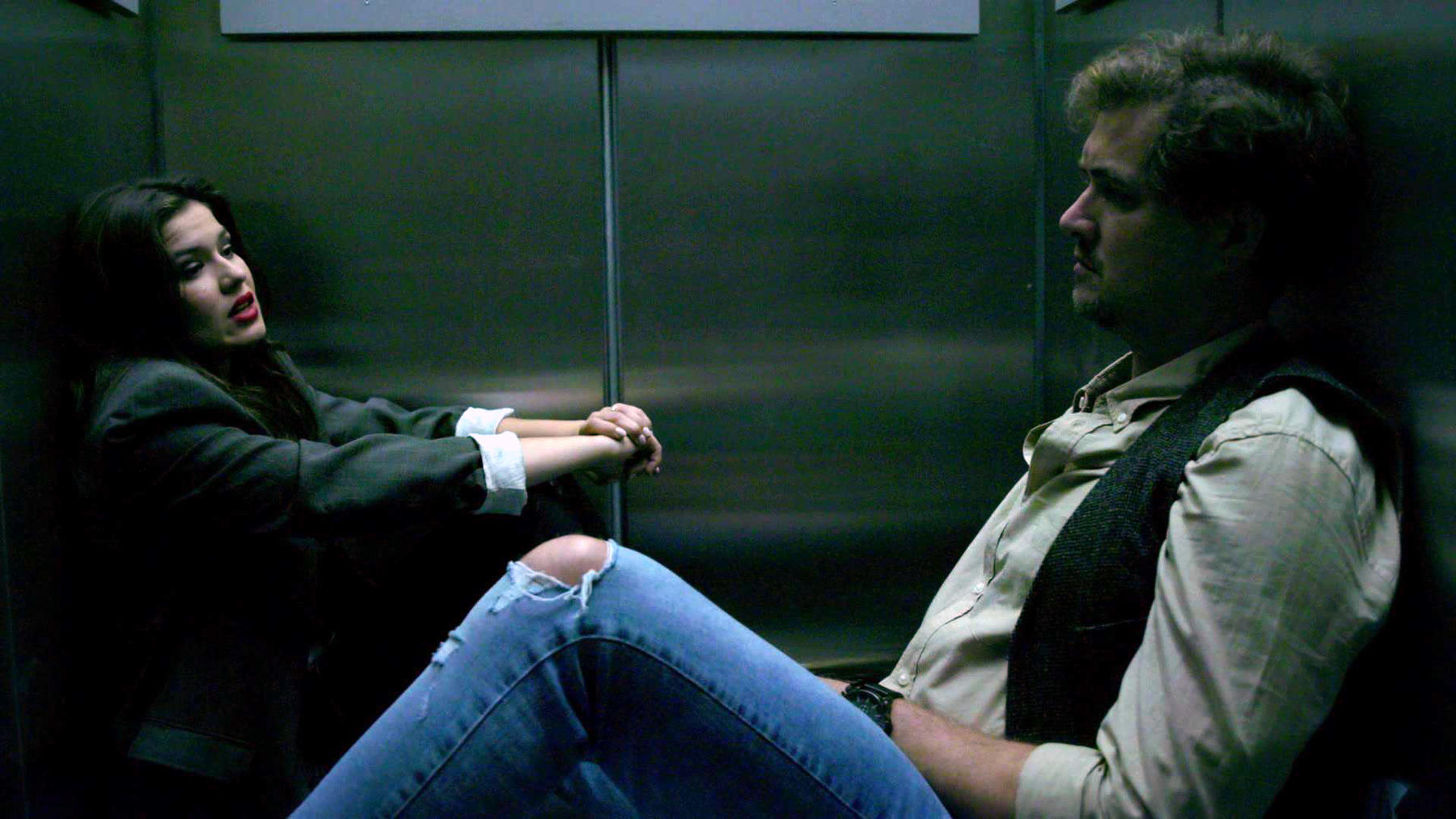 David und Vivien stecken stundenlang im Aufzug fest